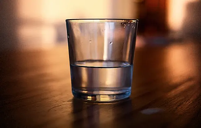 Πόσο νερό χρειάζεται να πίνουμε για να είμαστε υγιής